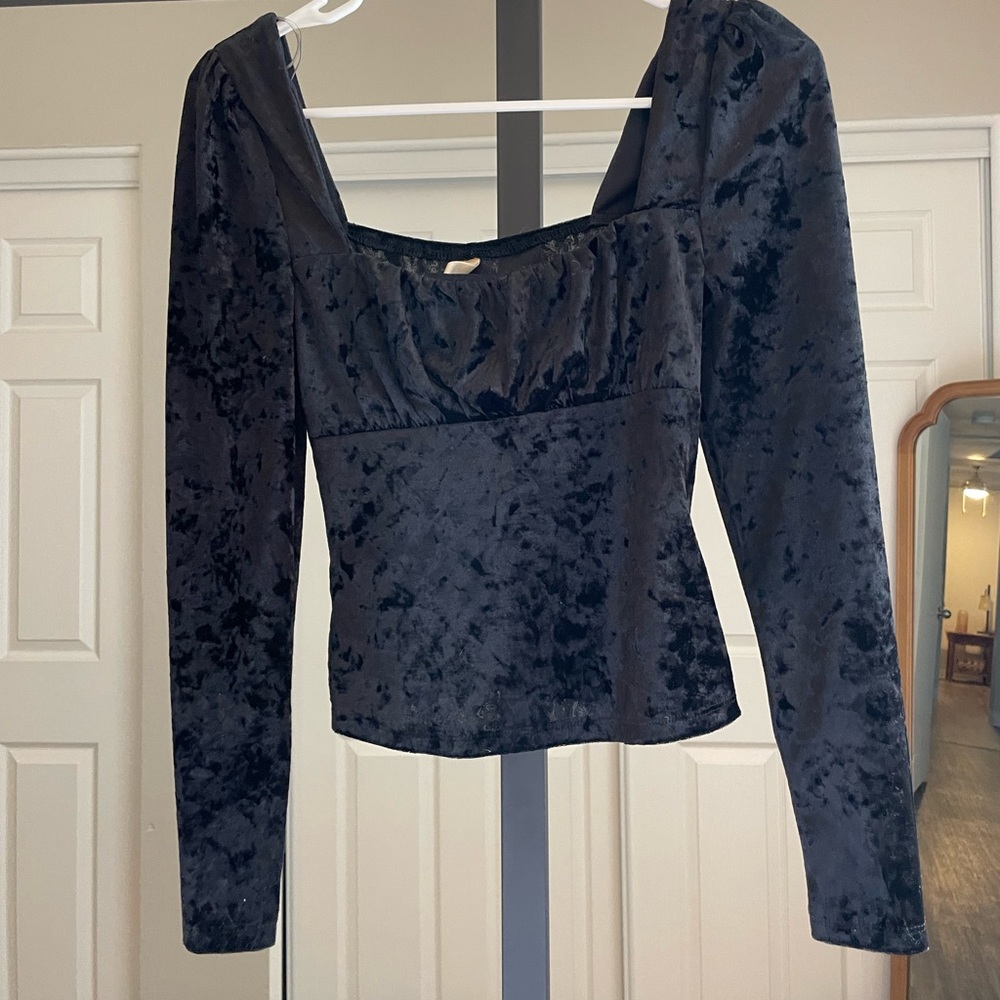 Black velvet long sleeve